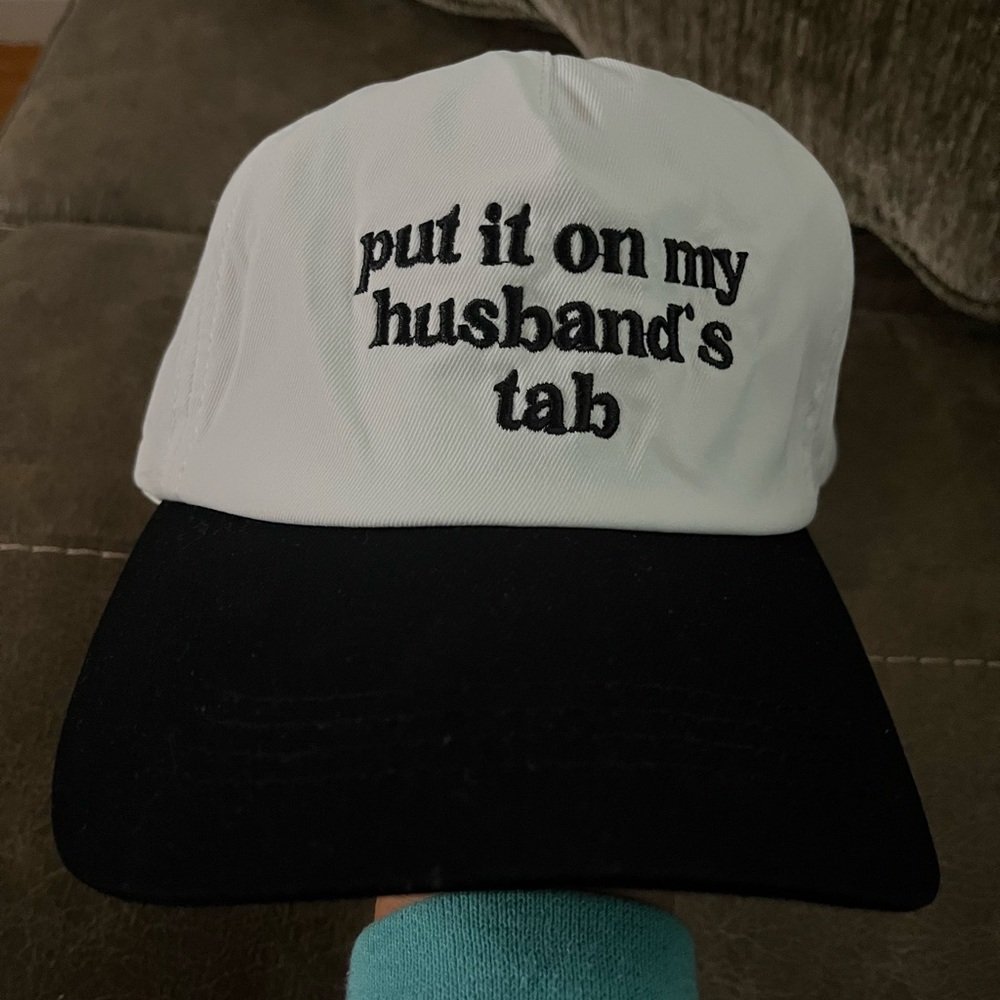 Baseball Hat - Women’s black & white